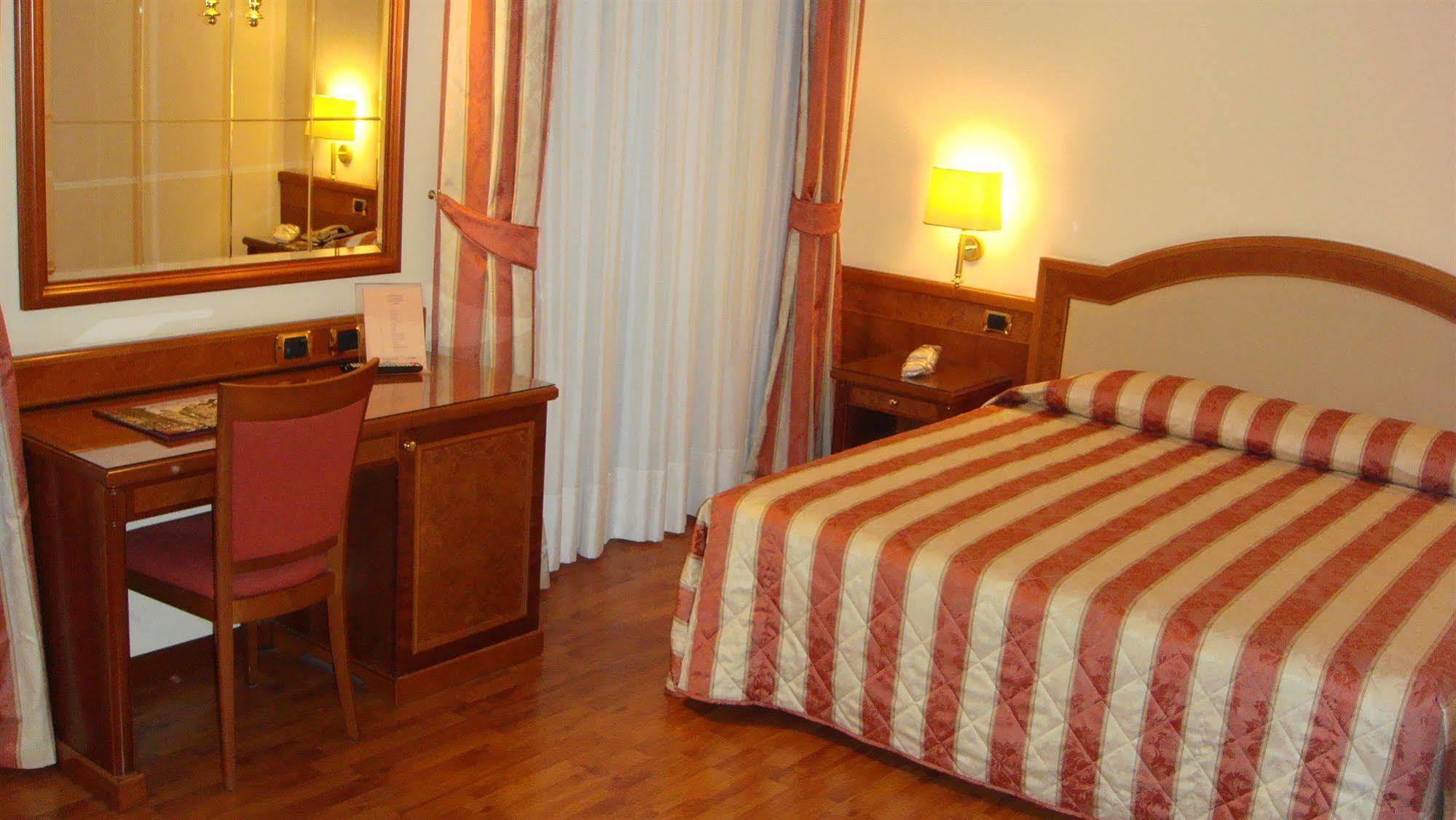 Albergo Corona Domodossola Luaran gambar