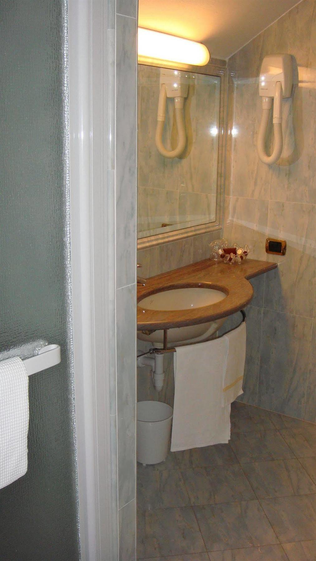 Albergo Corona Domodossola Luaran gambar